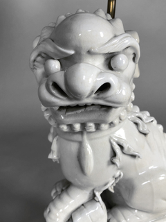 Lámpara perro Fau en porcelana Blanc de Chine. Siglo XX en internet