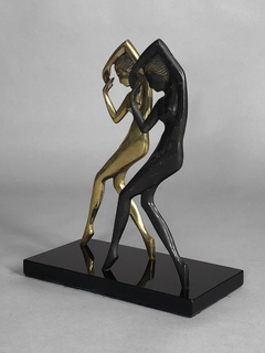 Escultura Art-Deco en bronce con base de piedra en internet