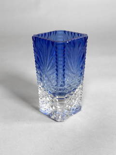 Florero cristal tallado transparente y azul - comprar online