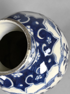 Imagen de Jarrón porcelana China azul y blanca con personajes, ramas y flores