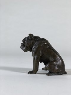 Escultura de perro en bronce empavonado en internet