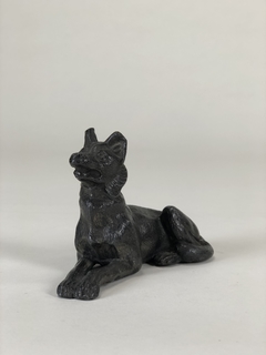 Escultura Perro de bronce en internet