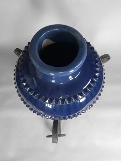 Imagen de Vasija Española de mayólica azul con base de hierro