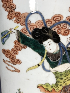 Jarrón en porcelana China con escenas en reserva sobre fondo azul, Circa 1880 - Mayflower