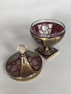 Ánfora Paul Revere en cristal de Bohemia color rubi y dorado en internet