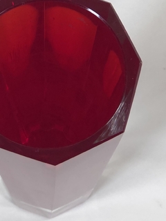 Florero en cristal rubí y transparente en internet