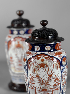 Potiches en porcelana Imari con base y tapa de madera en internet