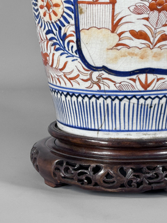 Imagen de Potiches en porcelana Imari con base y tapa de madera