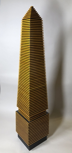 Obeliscos de madera de L. Schmidt - comprar online