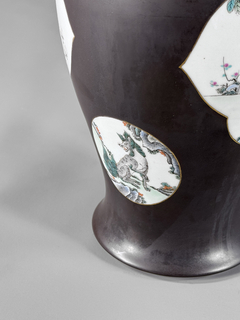 Imagen de Vaso de Porcelana China hoja de tabaco con decoracion floral en reserva