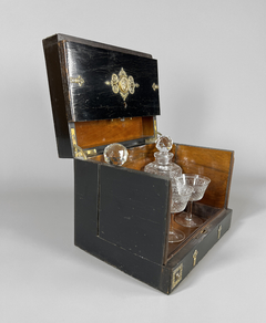 Imagen de Caja licorera época Victoriana en madera ebonizada y bronce