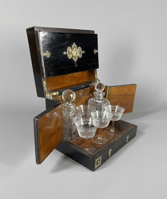 Caja licorera época Victoriana en madera ebonizada y bronce