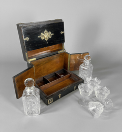Caja licorera época Victoriana en madera ebonizada y bronce - tienda online