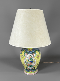Lámpara porcelana china con peonias, Siglo XIX