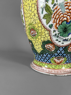 Lámpara porcelana china con peonias, Siglo XIX - comprar online