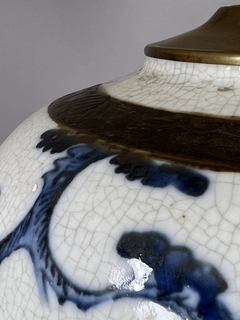 Lámpara de porcelana China celadón con escenas costumbristas en azul - tienda online
