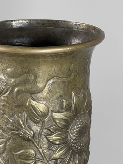 Imagen de Vaso Chino cincelado, calado y repujado en bronce. Siglo XIX