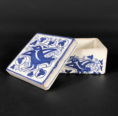 Caja de cerámica Irani del siglo XVIII en internet
