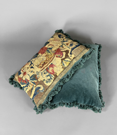 Almohadón con tapicería Siglo XVIII. en internet