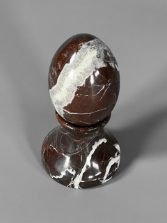 Huevo en mármol granate veteado con base - Mayflower