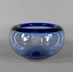 Bowl Dinamarqués en cristal azul con escudo de armas