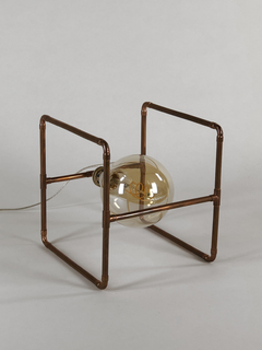 Lámpara de diseño industrial en cobre. en internet