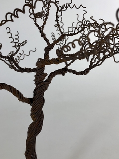 Escultura árbol alambre de Jesus Lillo en internet