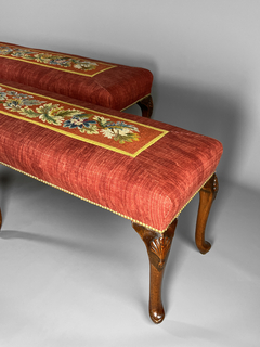 Banquetas Inglesas época Queen Anne con tapicería Petit Point - comprar online