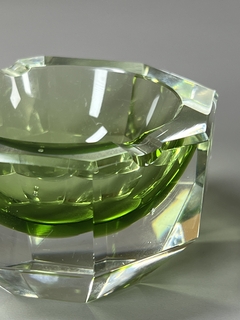 Cenicero octogonal en cristal verde y transparente en internet