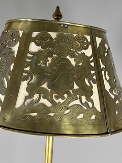 Lámpara de pie Holandesa en bronce cincelado y calado. en internet