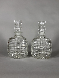 Botellones de vidrio facetado con tapa