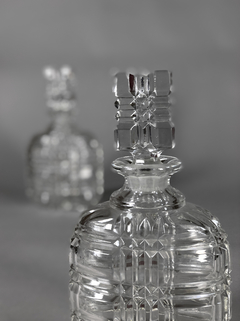 Botellones de vidrio facetado con tapa en internet