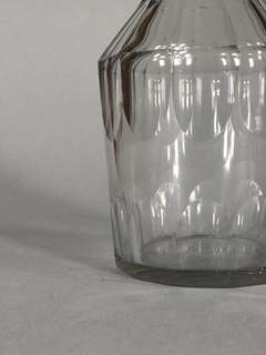 Botellón de vidrio facetado en internet