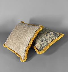Almohadón con fragmentos de tapicería y marabú - Mayflower