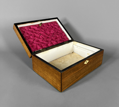 Caja costurero en caoba con incrustaciones. Circa 1860 en internet