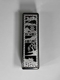 Caja Japonesa laca negra decorada. en internet
