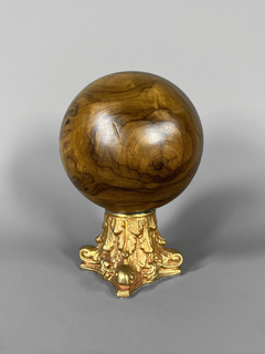 Esfera en madera de olivo y bronce