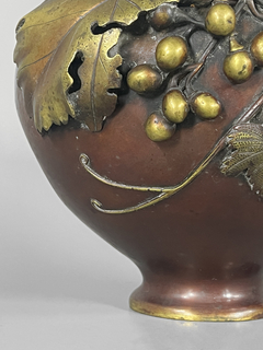 Vaso Chino en bronce con hojas y frutos, Circa 1860 - comprar online