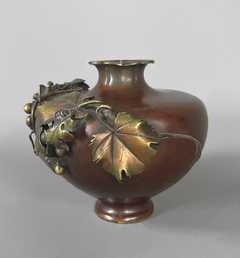 Vaso Chino en bronce con hojas y frutos, Circa 1860 - tienda online