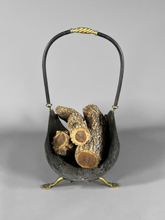 Imagen de Leñero curvo realizado en hierro y bronce