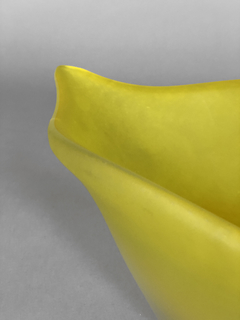 Centro de cristal amarillo, forma naveta en internet