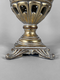 Imagen de Ánforas Paul Revere en madera tallada y dorada