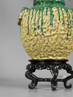 Lámpara China en cerámica Gres con base de madera, principio Siglo XX - comprar online