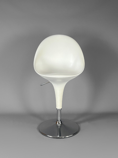 Sillas Tulip Saarinen en fibra de vidrio y acero en internet