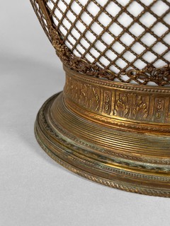 Cachepot Francés en porcelana blanca con bronce ormolú en internet