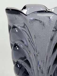 Florero Art-deco en vidrio prensado en frio en internet