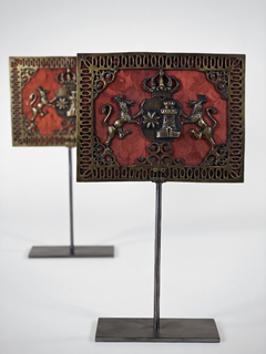 Pantalla Alemana en bronce con escudo armorial - comprar online