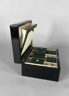 Caja costurero Inglesa ebonizada con aplicaciones Circa 1860 en internet