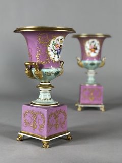 Vasos Medicis en porcelana. Francia, Circa 1850. en internet