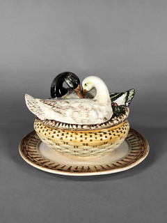 Sopera Italiana en cerámica contemporánea con presentoire en internet